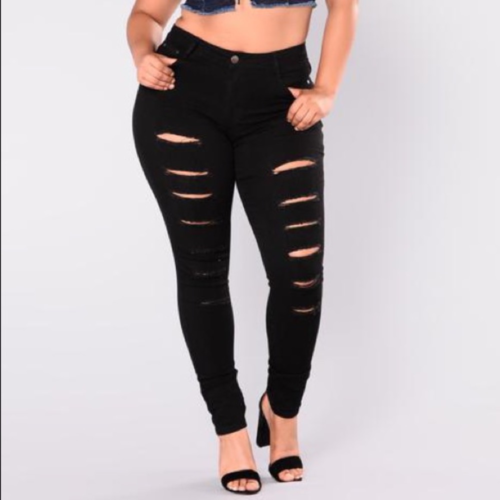 🦋Fashion Nova Black Distressed Jeans, Size 2X